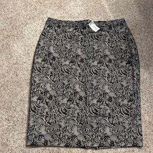 Limited skirt NWT 10